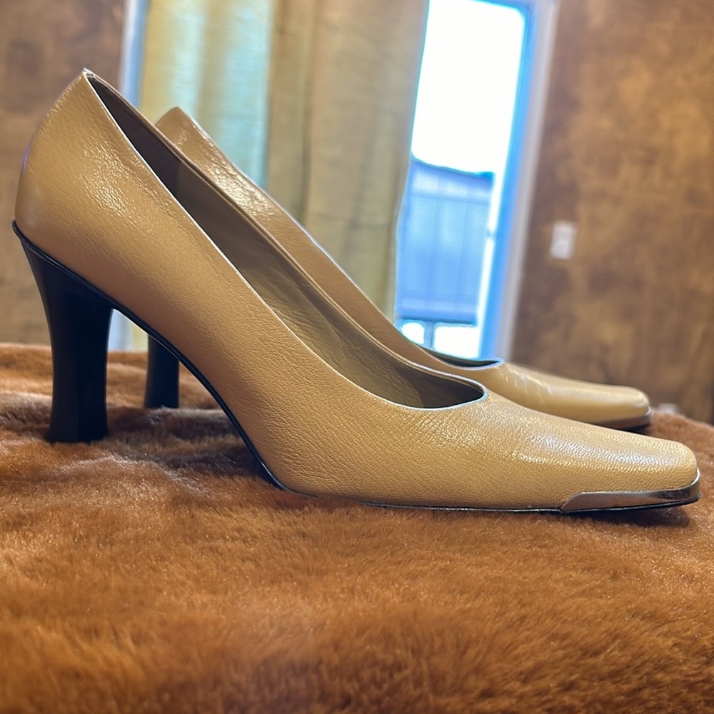 Escada Square-toe Pumps Heels. Neutral Tan Beige. Size 39, US 9.